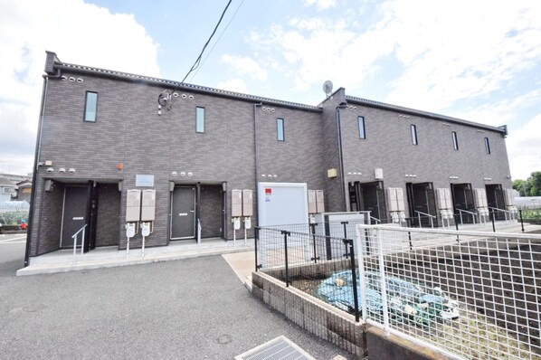 レオネクストブラウニー国立の物件外観写真